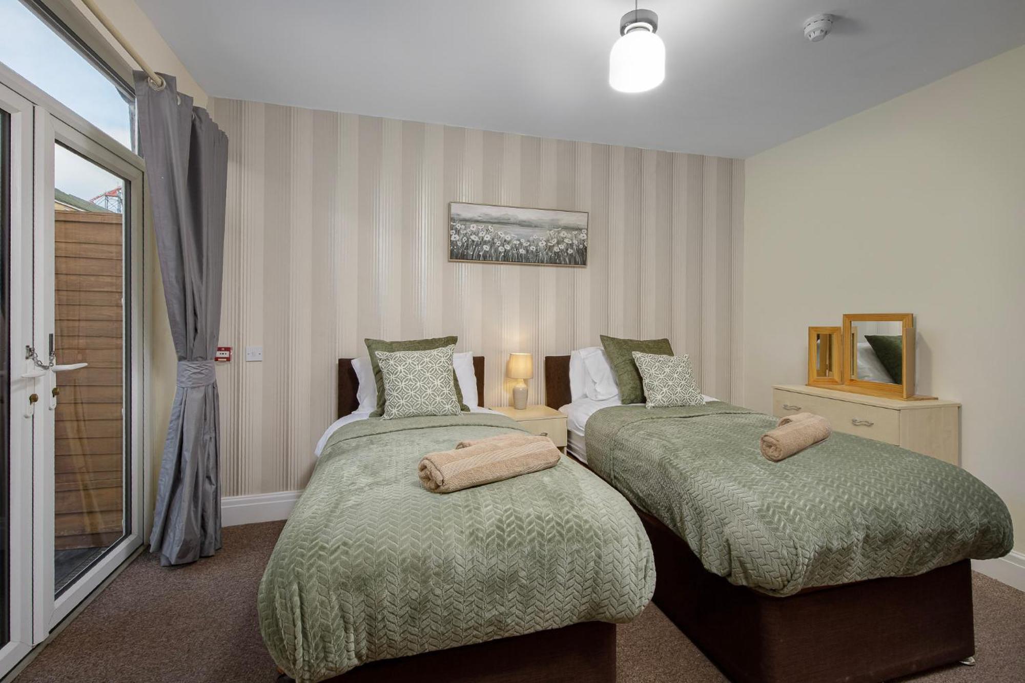 Arnside - Spacious 10-Bedroom Seaside Cottage Blackpool Eksteriør billede