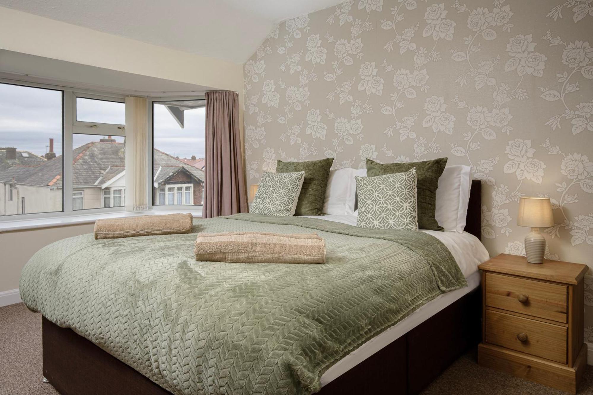 Arnside - Spacious 10-Bedroom Seaside Cottage Blackpool Eksteriør billede